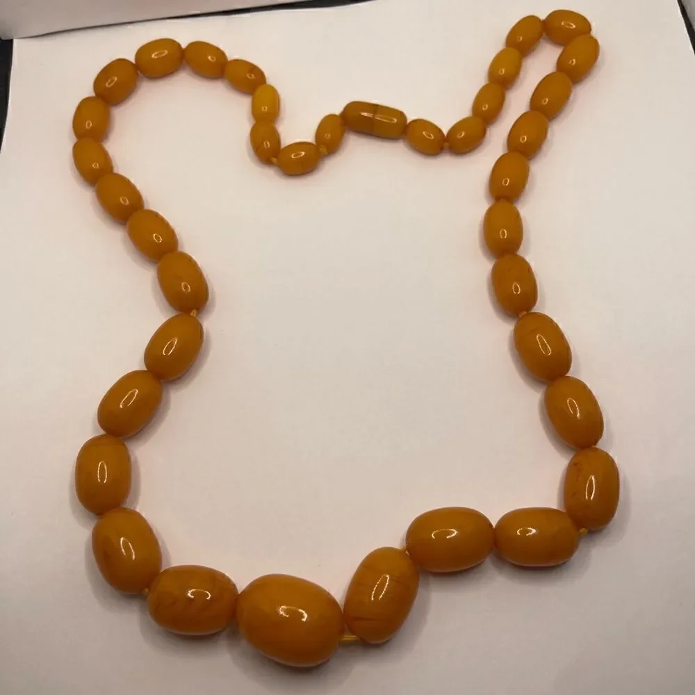 Vintage 1940 butterscotch Bakelite necklace